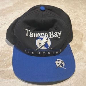 Men’s Tampa Bay Lightning cap.